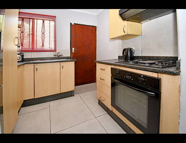 3 BEDROOM HOUSE FOR SALE IN LOMBARDY EAST